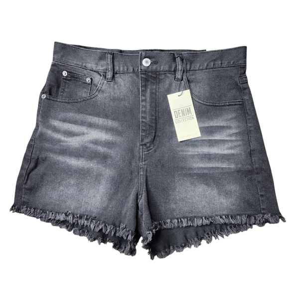 NWT Love Tree Women's Distressed Shorts Size Large - Picture 2 of 6